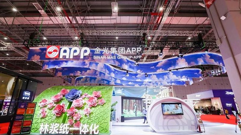 成都服装店写真喷绘背景墙定制：打造视觉冲击力的秘密武器